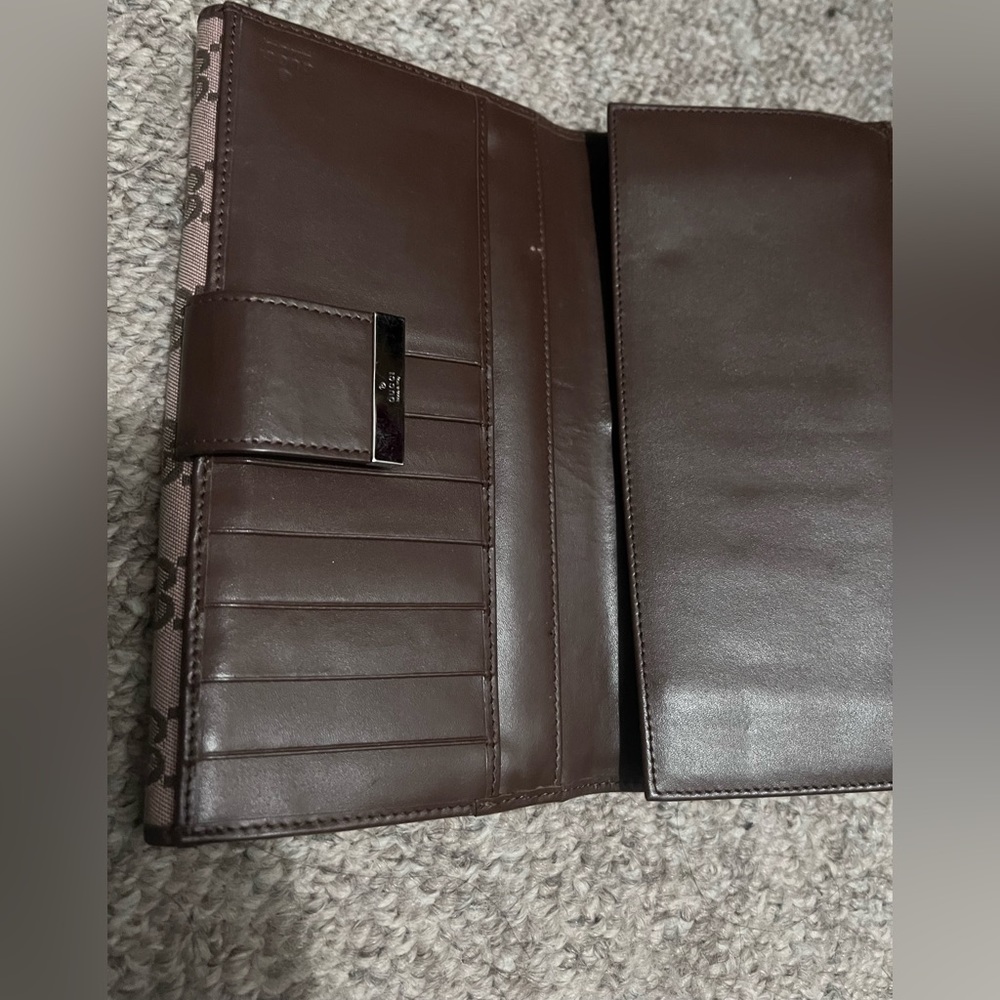 Authentic Gucci pre loved long wallet